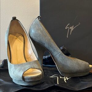 Giuseppe Zanotti Textured Gray Peep-Toe Heels